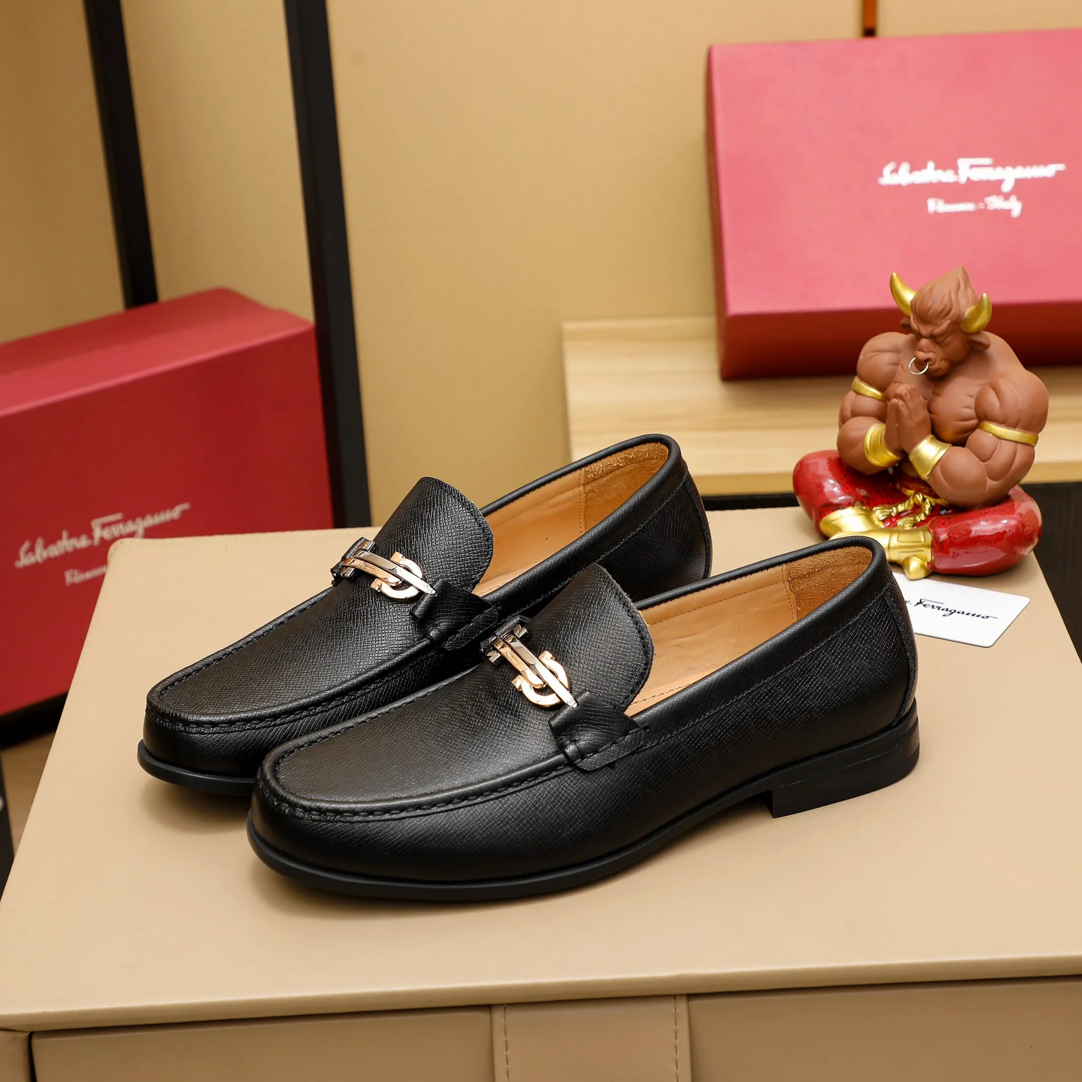 Men's clothing and shoes 💰460 🔥Ferragamo's new men's casual slip-on shoes🇨🇳Official website original 1:1 mold opening, original quality💯Fine workmanship, high-end luxury☘The upper is made of imported Italian first-layer cowhide🌴Luxury🐂leather lining🍓Rubber wear-resistant and non-slip outsole, breathable and comfortable to wear🍍The first choice for high-end men, black, size 38-45